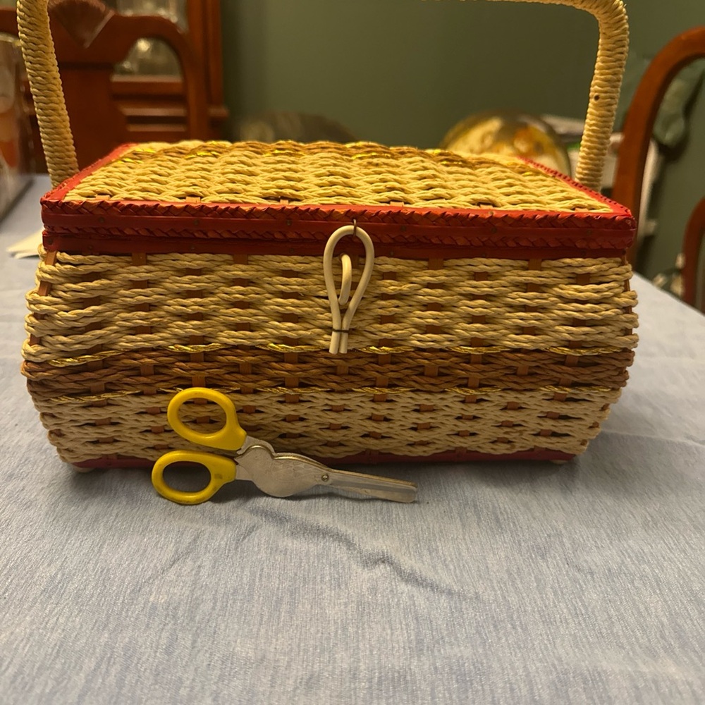 Vintage Dritz Wicker Sewing Box Basket Includes Rare Bird Embroidery Scissors